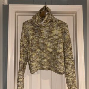 CROPPED TURTLENECK SWEATER